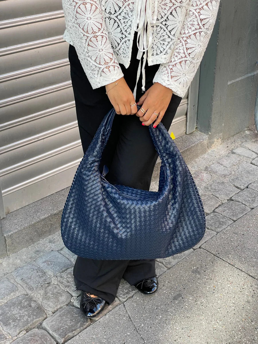 Julia | Toteväska