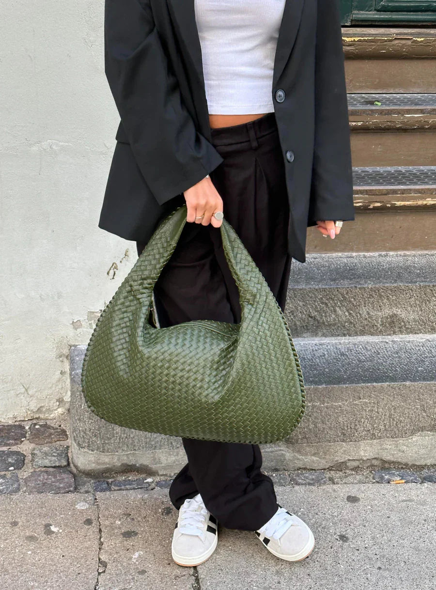 Julia | Toteväska
