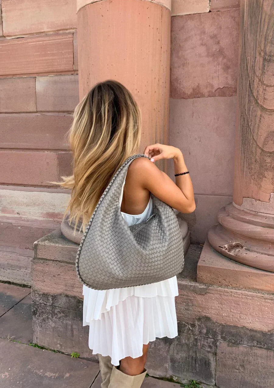 Julia | Toteväska