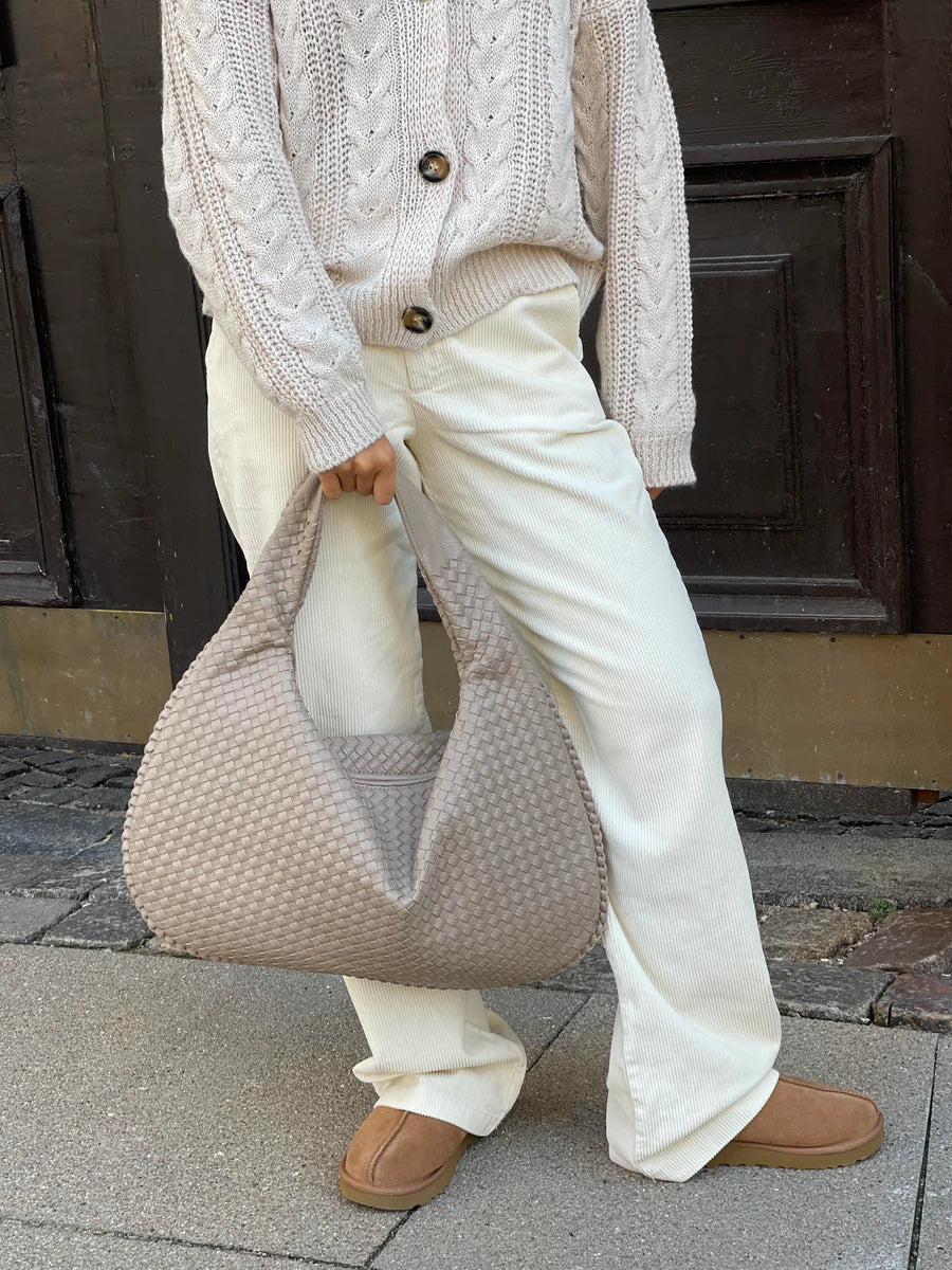 Julia | Toteväska
