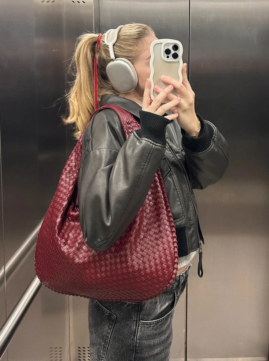 Julia | Toteväska