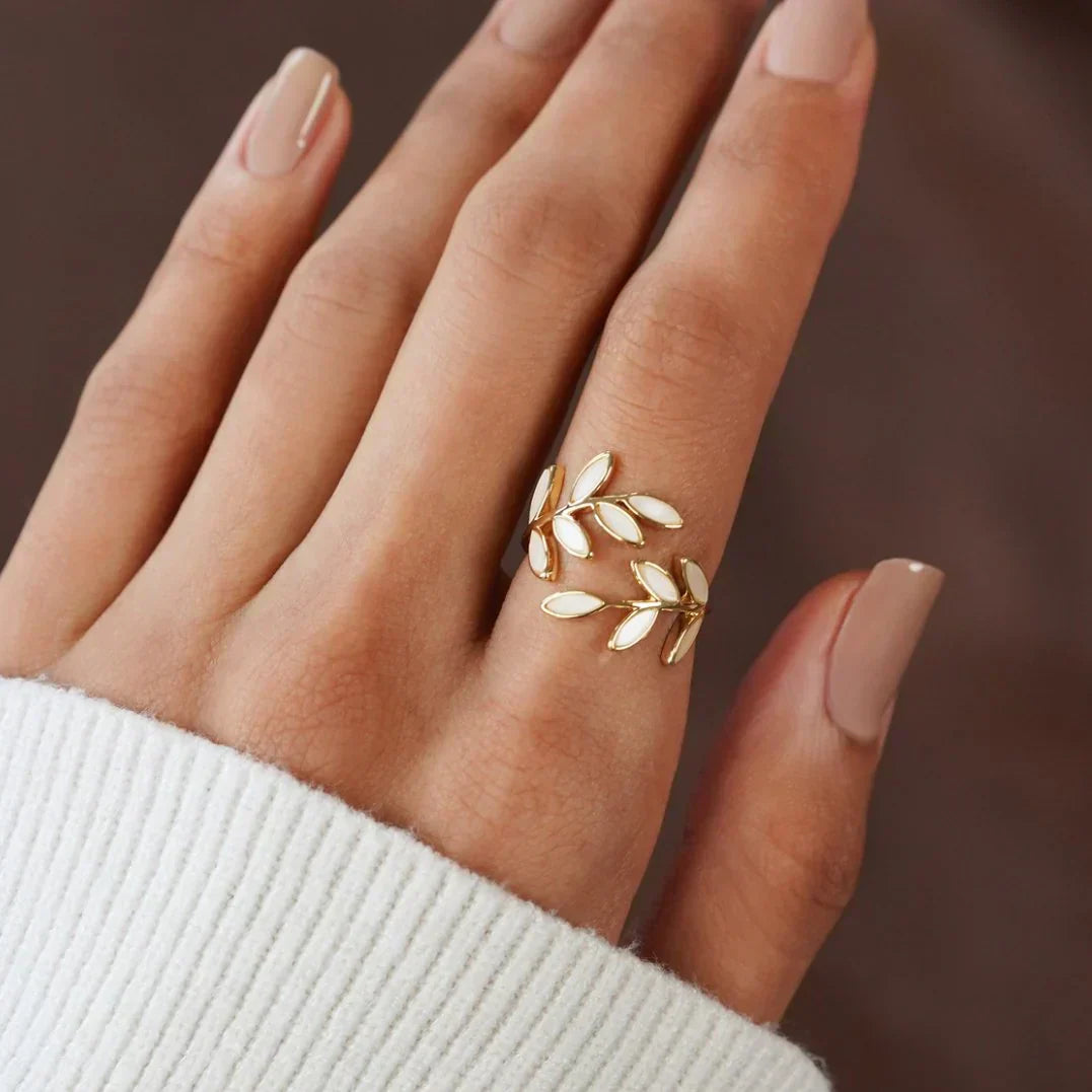 Vestiva | Vit Opal Leaf Justerbar Ring
