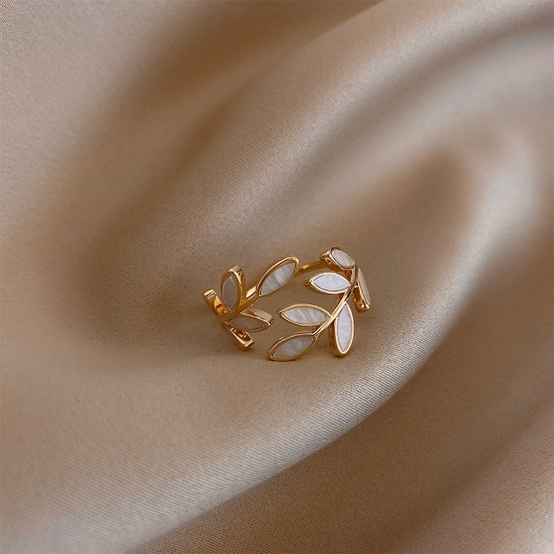 Vestiva | Vit Opal Leaf Justerbar Ring