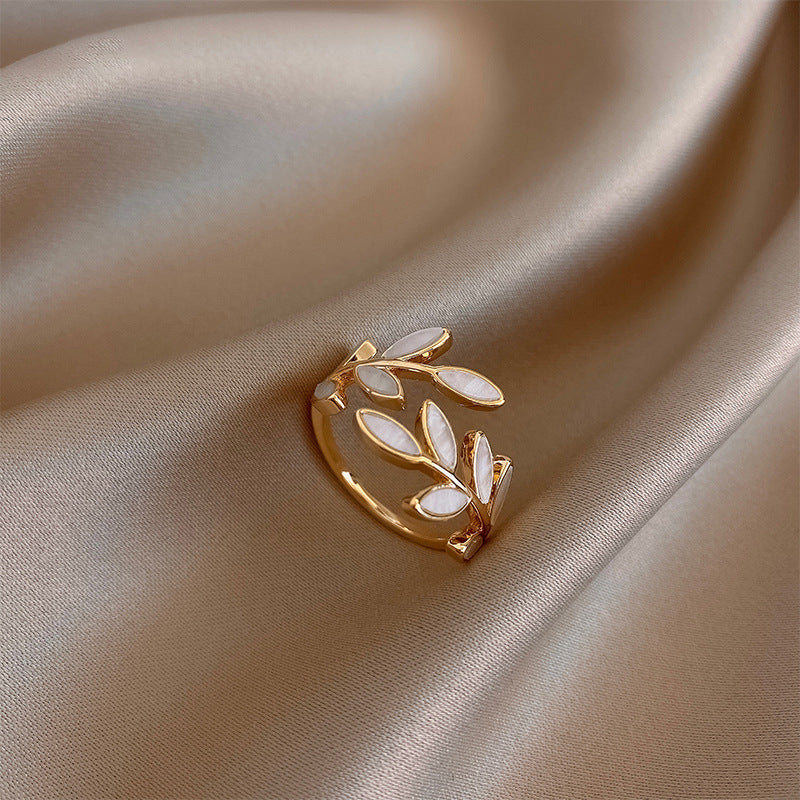 Vestiva | Vit Opal Leaf Justerbar Ring