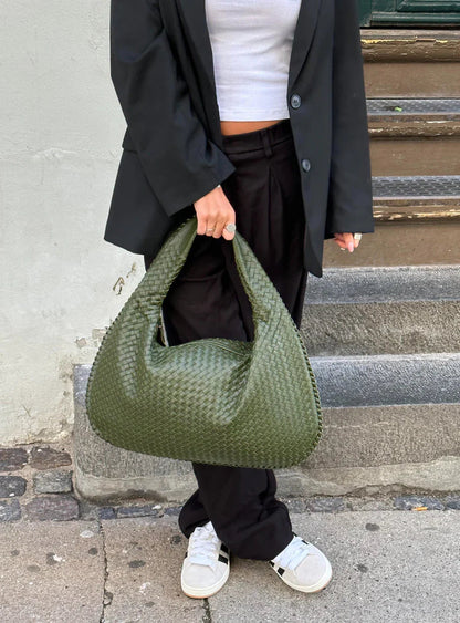 Julia | Toteväska